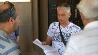 Протестиращи от Гърмен внесоха 720 подписа срещу незаконните ромски постройки