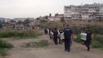 100 полицаи с щитове и каски окупираха "Максуда"