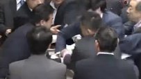 Бой в японския парламент