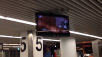 Пътници гледат порно на летище