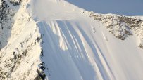 Скиор оцеля по чудо след падане от 500 м