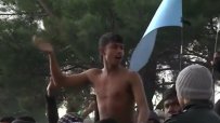 Бежанци протестираха голи в Македония