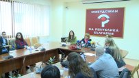 Манолова ще сезира съда заради затегнатия режим за казаните за ракия