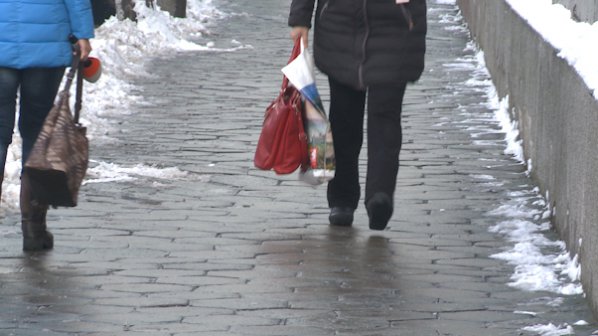 Травматолозите съветват при сняг и лед да ходим с обувки със стабилен грайфер