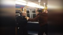 Бежанци се нахвърлят на мъж в метрото в Мюнхен