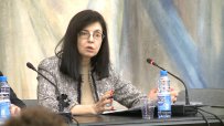 Кунева обяви два основни паралела, които трябва да се развиват в българското образование