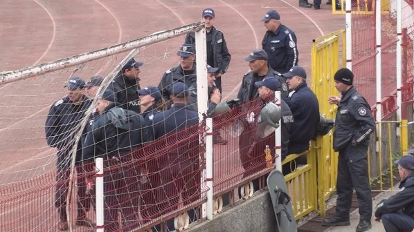 Драконовски мерки за сигурност на "Армията" минути преди мача с Берое