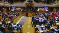 Южноафрикански депутати се млатиха в парламента