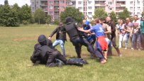 "Бой" между полиция и фенове в София