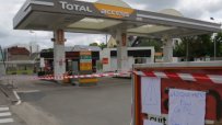 Без гориво са редица бензиностанции във Франция