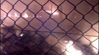 Десетки ранени мигранти при пожар и бой в бежански лагер в Гърция