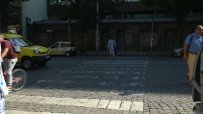 Пешеходните пътеки в центъра на София са в окаяно състояние