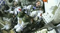 Китай изпрати 2-ма души в Космоса