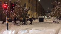 Рекорден снеговалеж доведе до хаос в Швеция