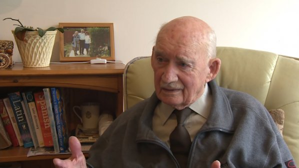 89-годишен взриви Великобритания с обява за работа