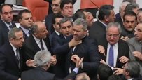Конституционни реформи запалиха кютек в турския парламент