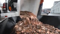 Американец плати данък със 762 кг монети