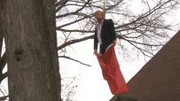 "Обесиха" Доналд Тръмп със знамето на СССР