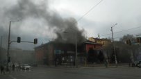 Пожар гори на покрива на бившата дискотека "Син Сити" в София