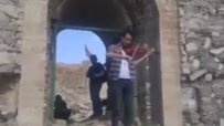 Цигулар свиреше в разрушен от ИД мосулски храм