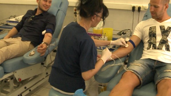 Футболисти на ЦСКА дариха кръв