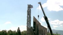 С коктейл "Молотов" запалили крана, демонтиращ паметника "1300 години България"