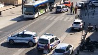 Кола се заби в автобусни спирки в Марсилия, има жертва