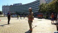 Пожарникари и полицаи излязоха на протест в София