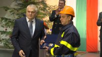 Наградиха доброволците, участвали в гасенето на пожара в здравната служба в село Овча могила