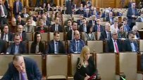 В БСП се изнервиха, че все още Борисов го няма в НС