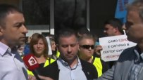 Надзирателите се събраха на протест пред Софийския затвор