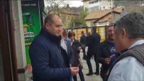 Президентът и Десислава Радева хапнаха по кебапче 'Ролс Ройс' на крак в Трявна