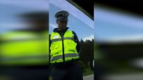 Уникален клип се завъртя в интернет: Шофьор отказа да даде книжката си на полицай