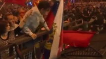 Руският флаг се развя на протестите в Скопие
