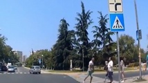 Шофьор и пешеходец се млатиха на бургаско кръстовище