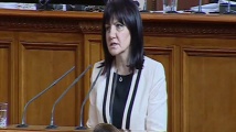 Караянчева след приетите промени в НК: Това е удар срещу домашното насилие, благодаря за единодушието 