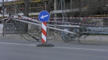 Огромен кран от строеж рухна в София