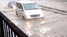 Обстановката в Русе след пороя - наводнени улици, съборени клони и закъсали автомобили