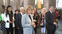Мая Манолова: Паля свещ в църквата Света София за здравето и успеха на гражданите на столицата