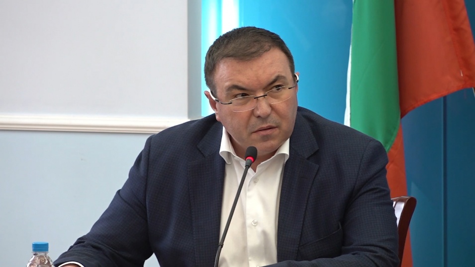 Министър Ангелов оповести решението за ваксинацията с АстраЗенека в България