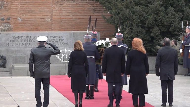 Радев, Йотова, Фандъкова и министри отдадоха почит на загиналите за свободата на България