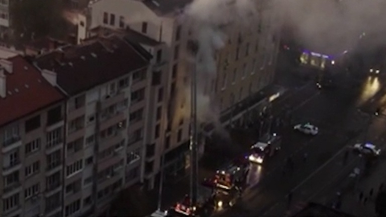 Фатален пожар в столичен хотел: Жена загина, шестима са ранени