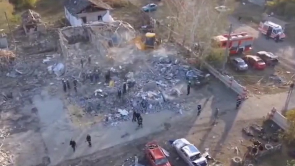 Продължават да звънят телефони на жертви на руския обстрел срещу украинското село Хроза