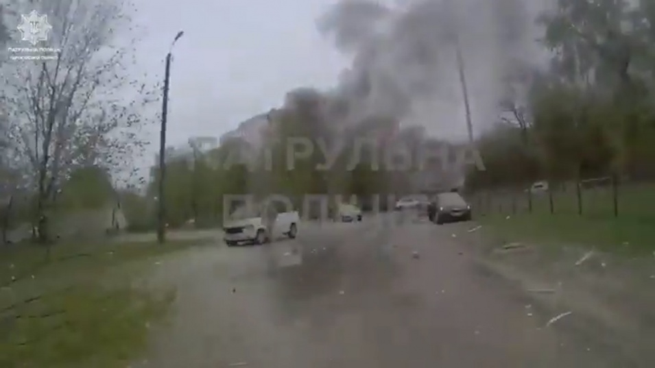 Украинската полиция показа видео от първите минути след удара по град Чернигов