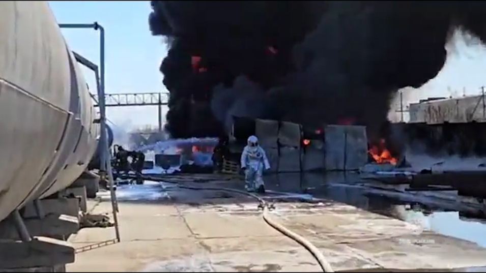 Три цистерни с гориво пламнаха в руския град Омск