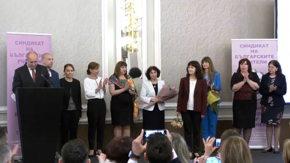 Президентът Радев връчи наградите "Учител на годината"