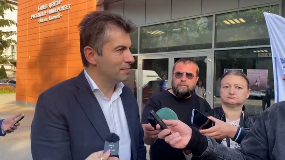Кирил Петков: ГЕРБ искат да откраднат 100 млн. лева от пенсионерите, свикваме извънредно заседание на НС